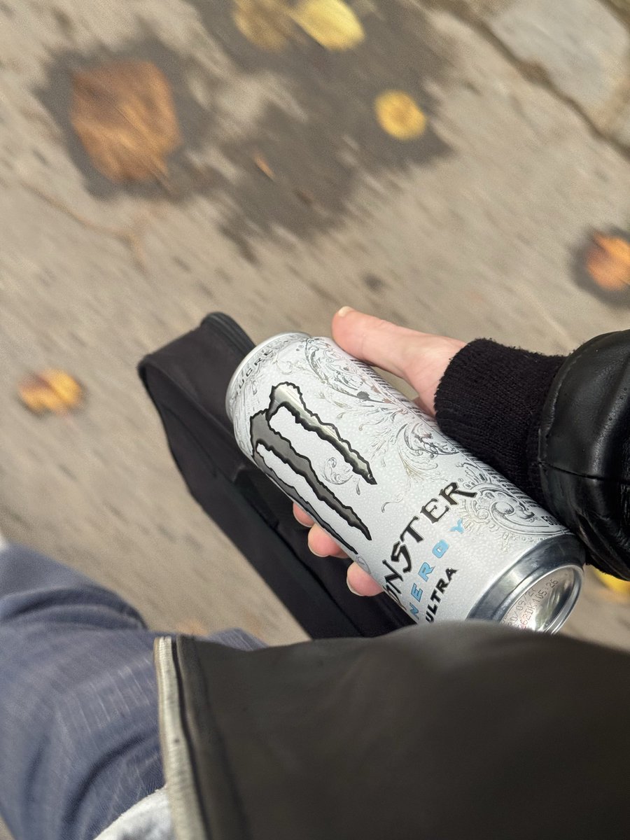 Reevucsgo's tweet image. Never kill yourself