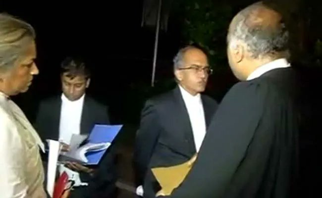RakeshKishore_l's tweet image. 🚨REMEMBER Yakub Memon Case: Unprecedented 90-Minute Hearing in Middle of the Night at 3 AM  

Guess the Lawyers who were appearing to save Yakub Memon from death Penalty?⁉️

Indira JaiSing was of them.

Yakub represented by Anand Grover, Indira Jaisingh, Prashant Bhushan and…