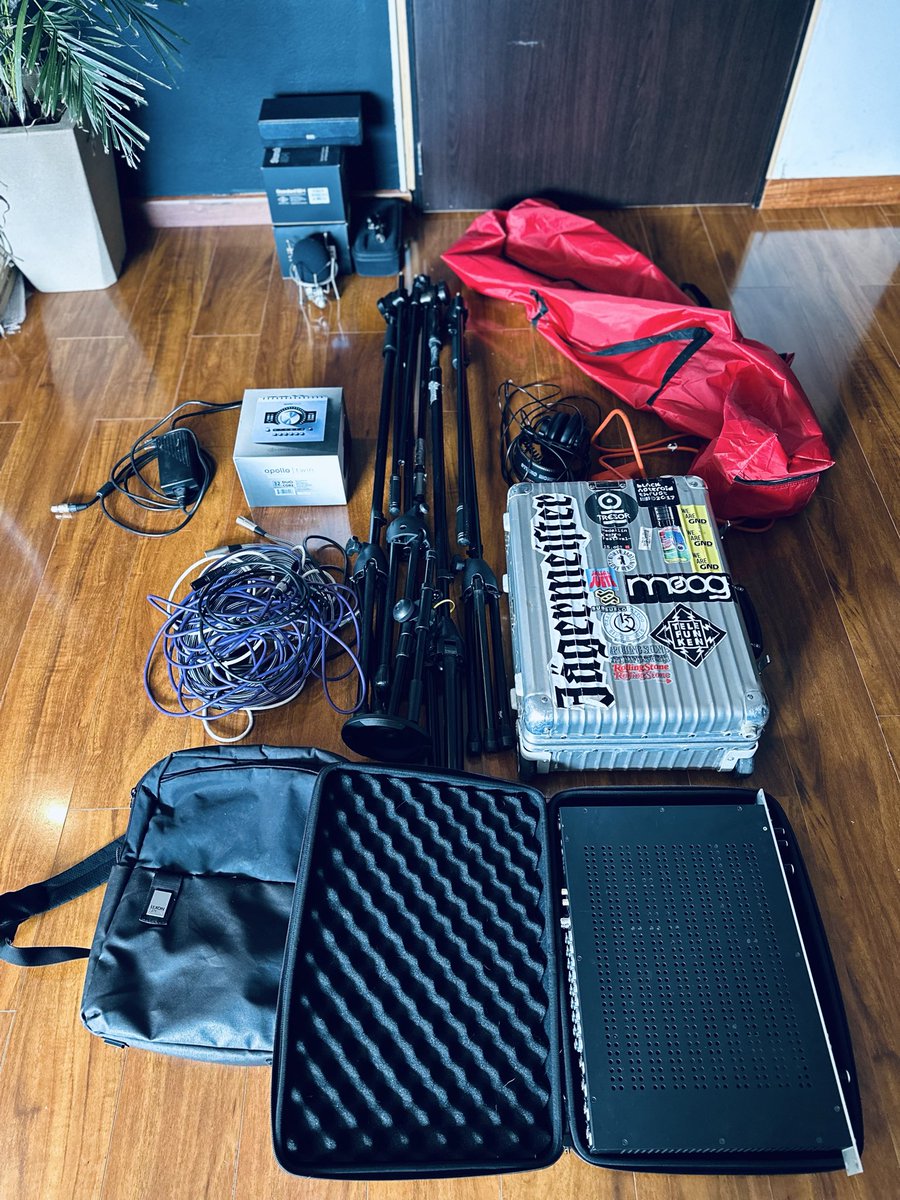 Cómo grabar un podcats 😻 con 6 pintas al vivo… 🤔
¡Acompáñame a ver esta chocoaventura sónica! 🤪🎙️🥷