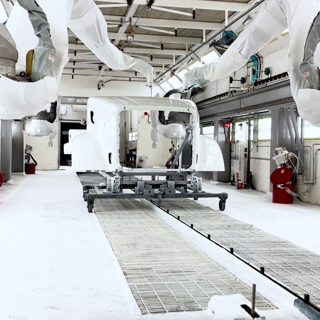 FANUCAmerica's tweet image. Transform your #finishing process with #FANUC #painting #robots!🤖🎨
FANUC has the industry’s widest range of paint robots to boost📈 operations and keep workers safe by #automating tasks that could potentially expose them to harmful chemicals.
🔗 bit.ly/3vk2ORp