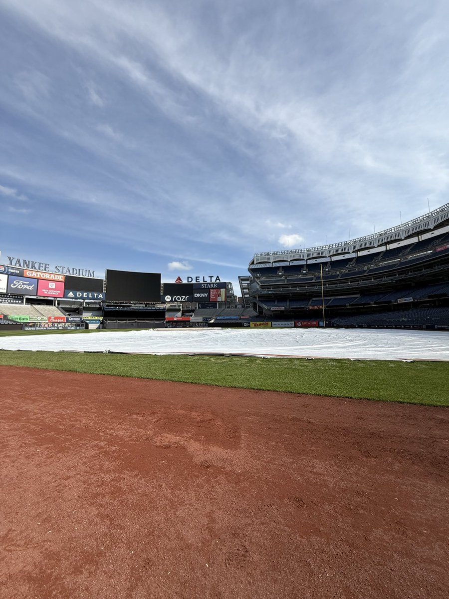 SleeperDodgers's tweet photo. I asked the Yankee Stadium tour guide where the Dodgers celebrated their World Series win... and got kicked out. https://t.co/smWo5bPW1R