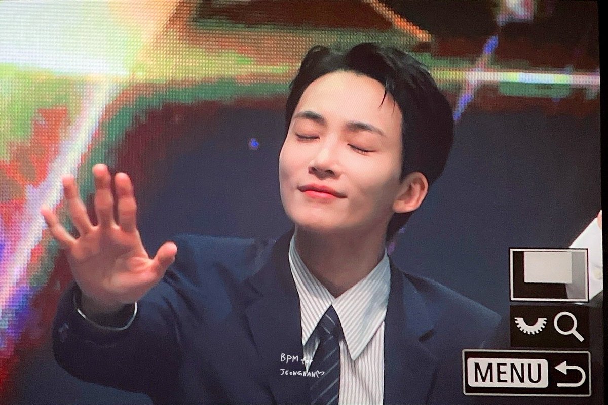 hime1004_'s tweet image. his reassuring nods and expression never changed😭😭😭 ilysm yoon jeonghan!!!!
#SEVENTEEN #2025MAMAVOTE
