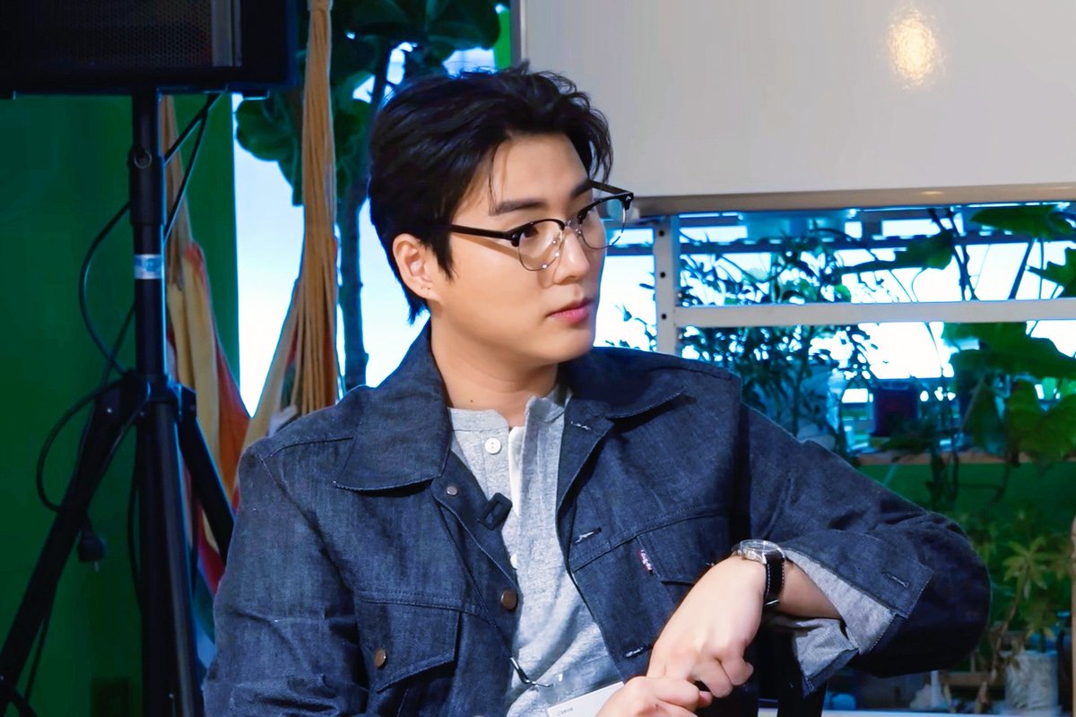씨익 tweet media