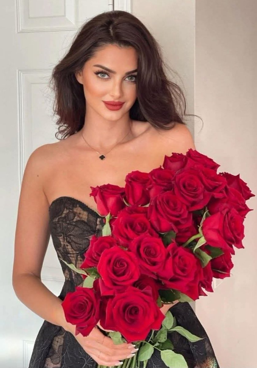 مساؤك نغمُــــات 🎸🌸عــذبــهّ
ۆمــٌوسيقــًئ لاتڪـفُ عــن عــــزفُ🌸🎻
السعــــادًة لــُ قًلُبــُــڪ ..َْٰ ❣️🎸