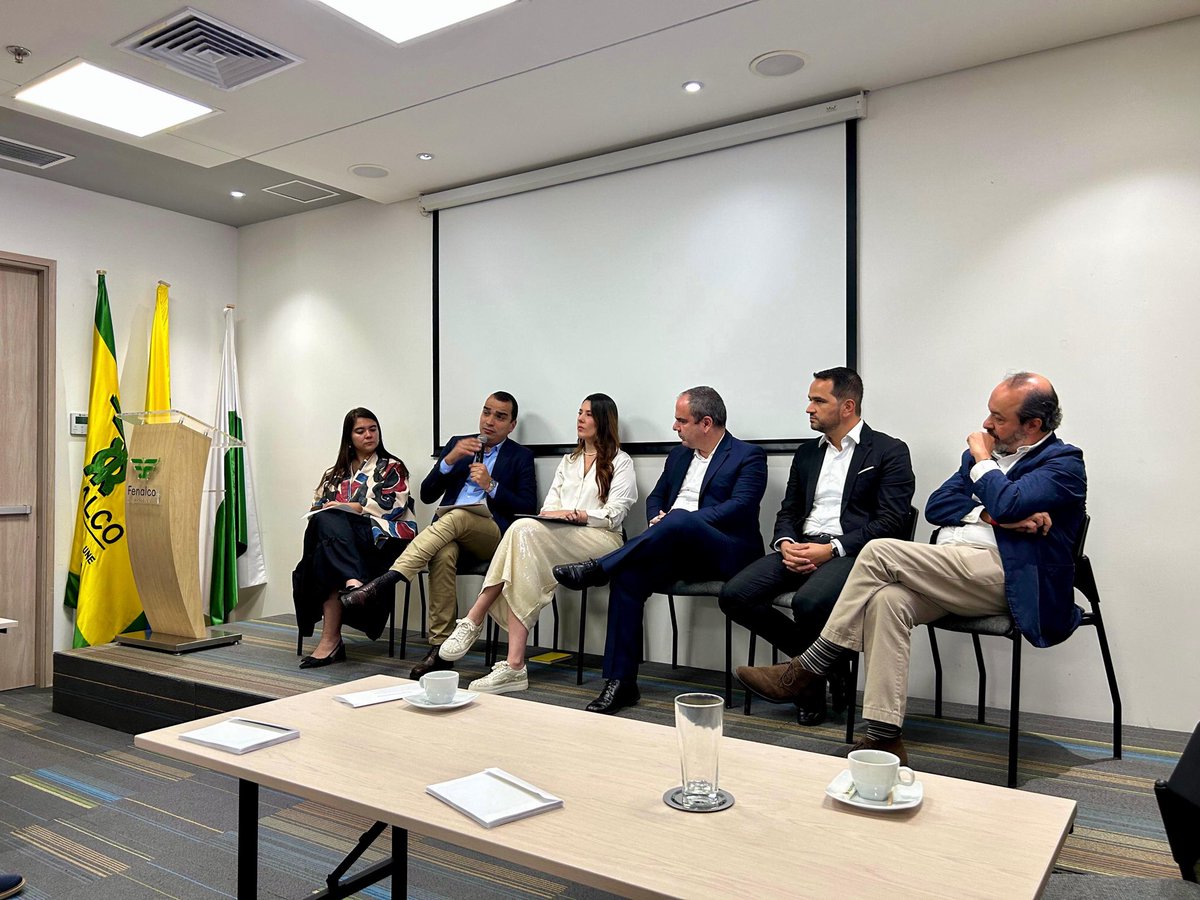 EMPRESARIOS QUE CREEN EN LA DEMOCRACIA

Agradecemos a Fenalco Antioquia por invitar al @partidomira a este diálogo sobre la democracia y las elecciones que se acercan. Cuando empresarios y ciudadanos comparten principios, se fortalece la confianza en las instituciones.