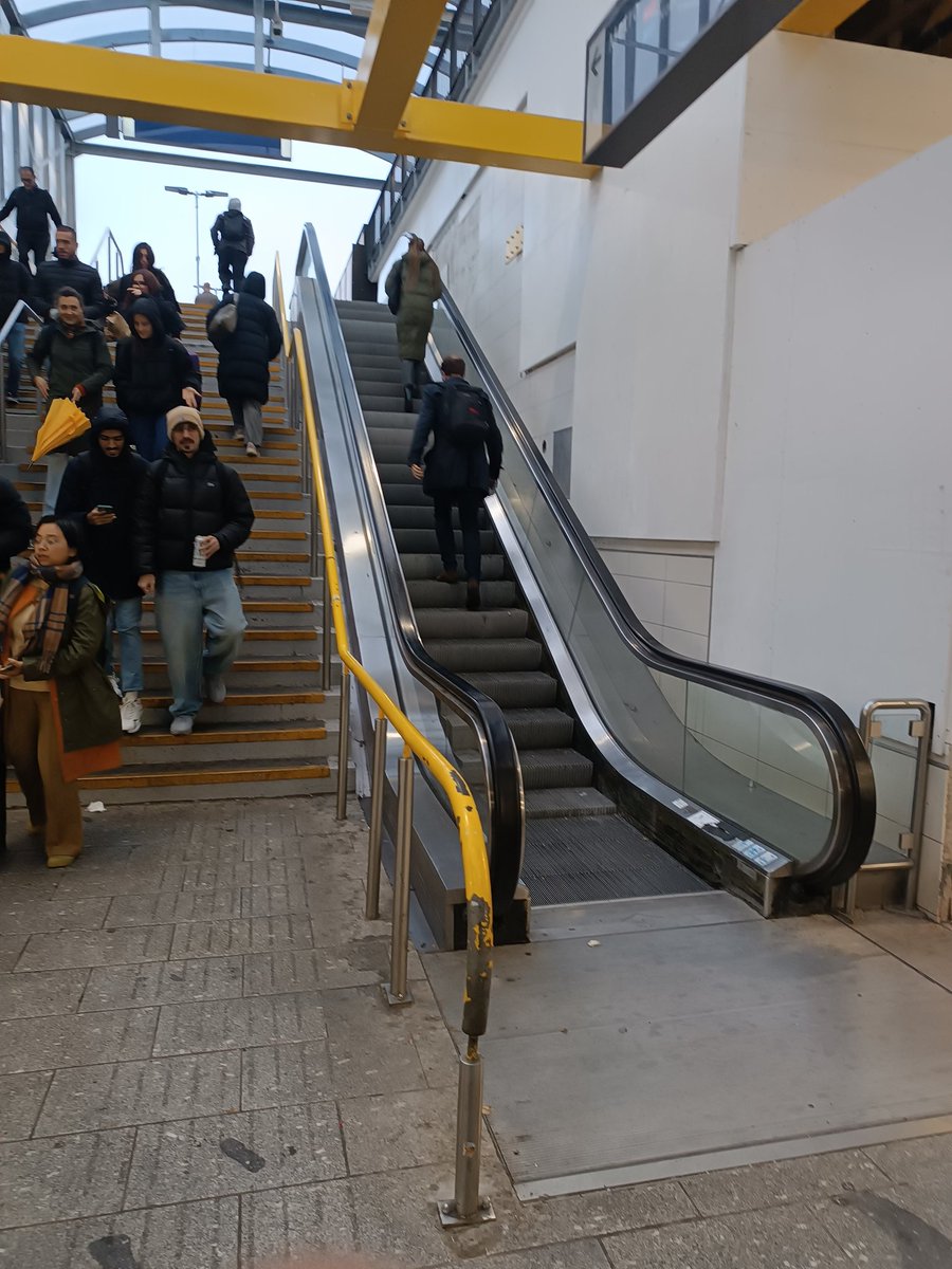 boesda's tweet photo. @NS_online Amsterdam Zuid, stairs not working for 2 months https://t.co/2yCZAyB8cS