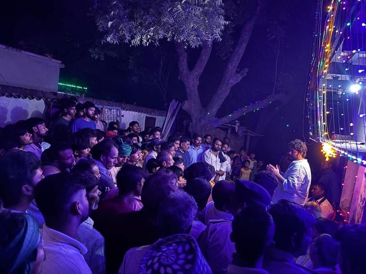 आप सभी माताओं-बहनों, बुजुर्गों और नौजवान साथियों के अपार आशीर्वाद और समर्थन से इस बार भी रघुनाथपुर विधानसभा से 1 नंबर “लालटेन” की ऐतिहासिक विजय तय है! जनता का विश्वास लालटेन पर, और बिहार की उम्मीद तेजस्वी प्रसाद यादव जी पर है! 
#OsamaShahab #Siwan #Raghunathpur #RJD