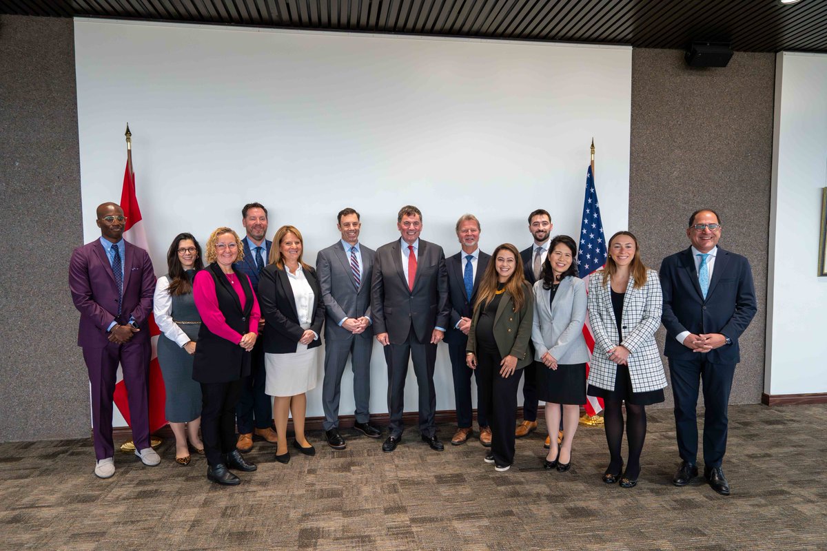 🇨🇦🇺🇸 Aujourd’hui, le ministre LeBlanc a rencontré les membres de l’Initiative commerciale Canada–États-Unis afin de discuter de #commerce transfrontalier, d’écouter les dirigeants d’entreprise et de souligner les avantages économiques de l’#ACEUM pour le commerce nord-américain.