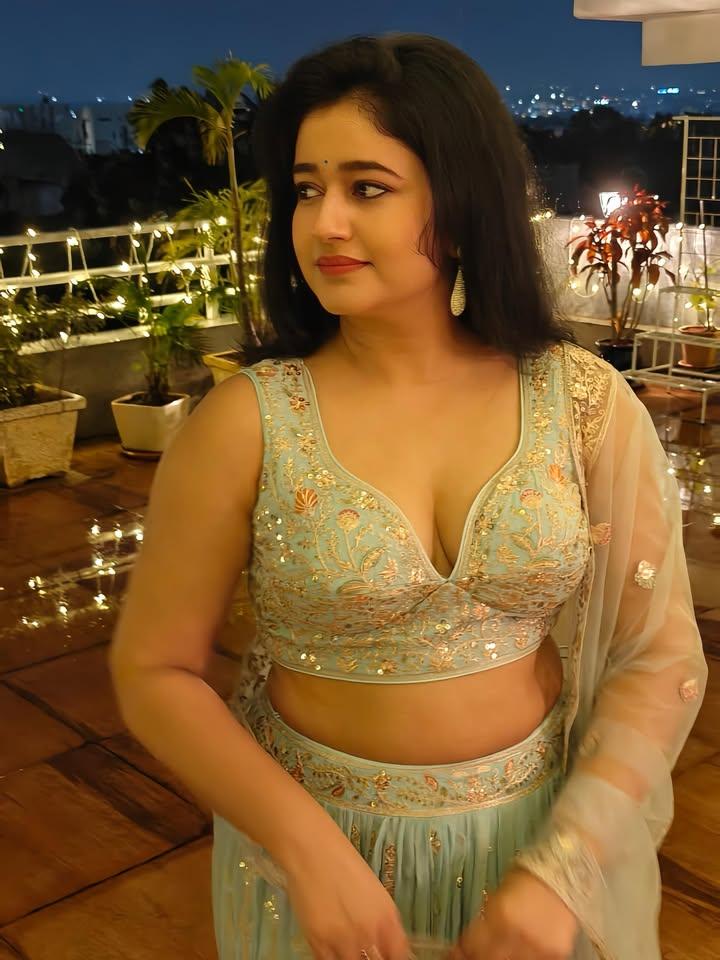 Poonam Bajwa 🤩😘