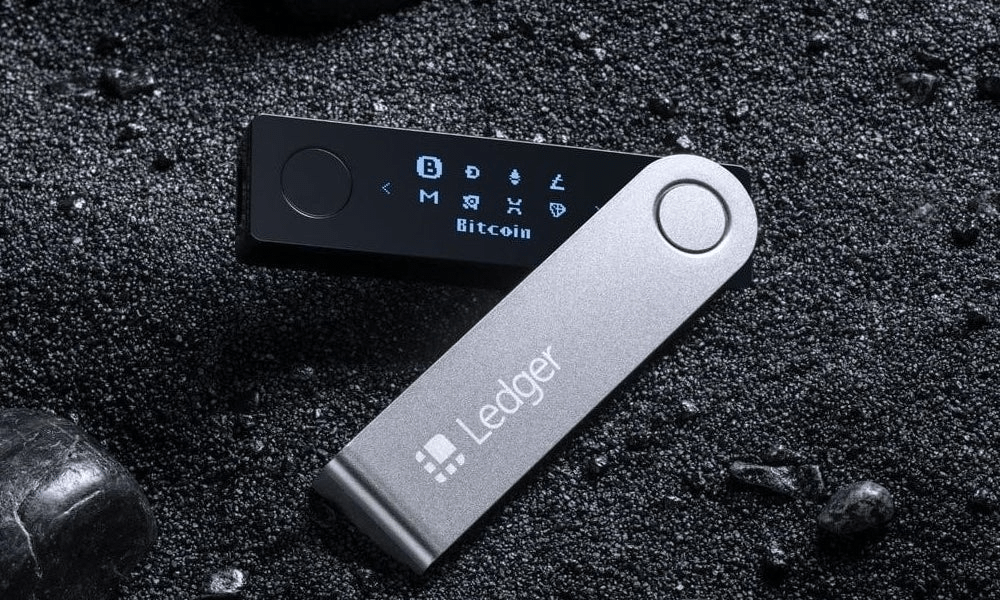 0xklarck's tweet photo. A week ago, I bought a brand-new Ledger...

Tonight, around ~$240k disappeared from my wallet.

Think it’s just a regular drainer? Not so simple...

Here’s how I lost everything and how to spot fake Ledger🧵👇 https://t.co/uPsjFtj9yw