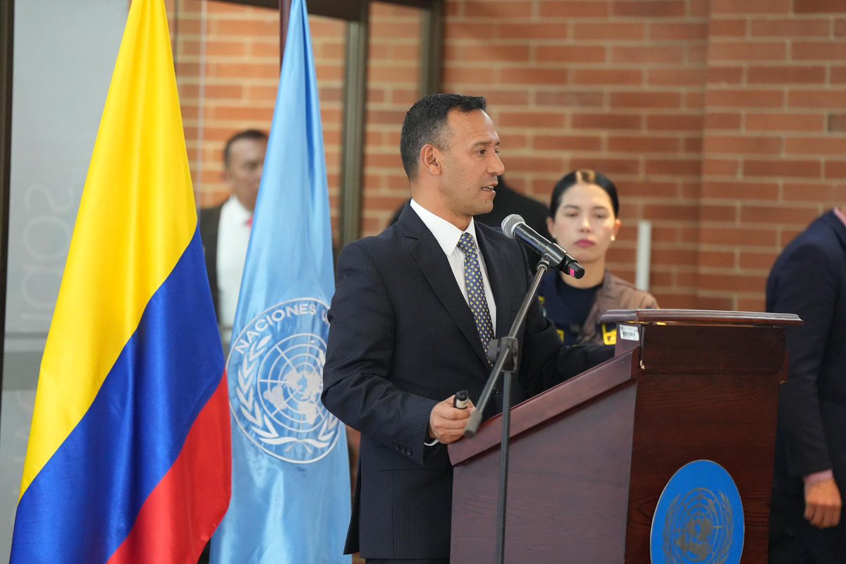 mindefensa's tweet photo. El ministro de Defensa, @PedroSanchezCol, participó en la ‘Mesa de Alto Nivel Sobre Avances en la Lucha Contra el Crimen Organizado y las Economías Ilícitas’ convocada por @UNODCROCOL y @MisionONUCol, donde aseguró que el Estado colombiano está actuando de manera contundente para combatir estos flagelos, no solo desde el apartado militar, sino también desde la política pública. 

También destacó el valor de los hombres y mujeres de la Fuerza Pública que arriesgan su vida buscando desmantelar a los grupos criminales dedicados al narcotráfico y a la explotación ilícita de recursos en todo el territorio nacional.
