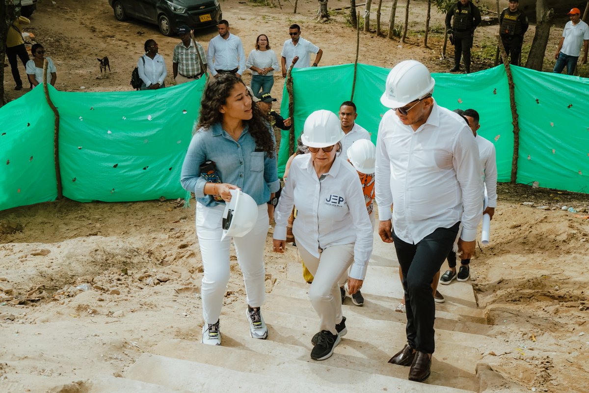 JEP_Colombia's tweet photo. Con la visita a Repelón (Atlántico), la @JEPColombia inició el recorrido de monitoreo en ocho municipios del Canal del Dique, para constatar los avances en la Ruta de la Memoria, ordenada en la medida cautelar sobre la zona de influencia del megaproyecto 'Restauración de Ecosistemas Degradados del Canal del Dique'.

📍Municipios: Repelón, San Estanislao, Soplaviento, Santa Rosa de Lima y Turbaco.