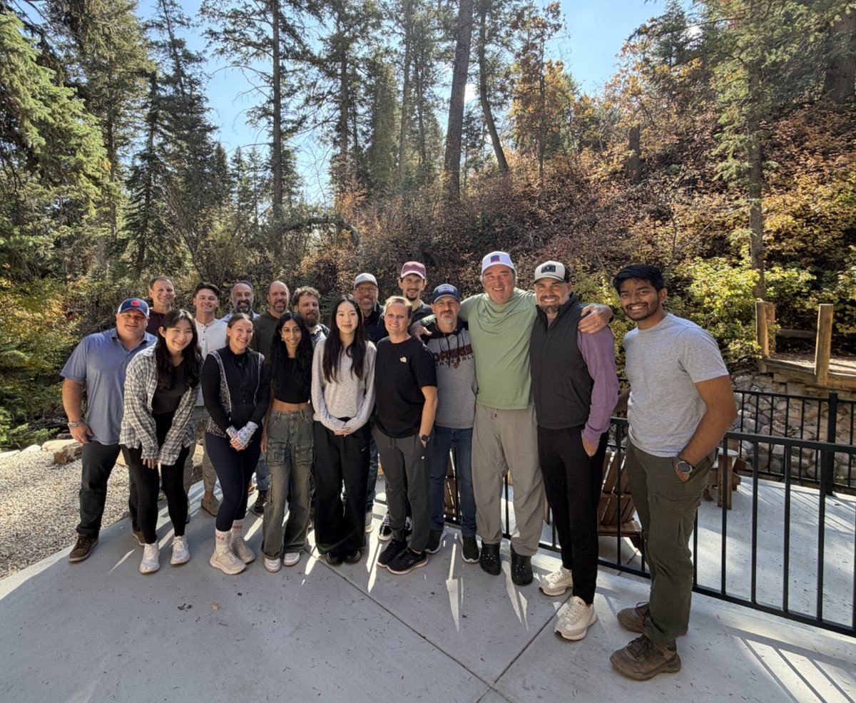 GraphiumHealth's tweet photo. Great people. Great ideas. Great impact. That’s what drives innovation at Graphium Health. 💚

#TeamCulture #GraphiumHealth #Innovation https://t.co/yNtk57r0gn