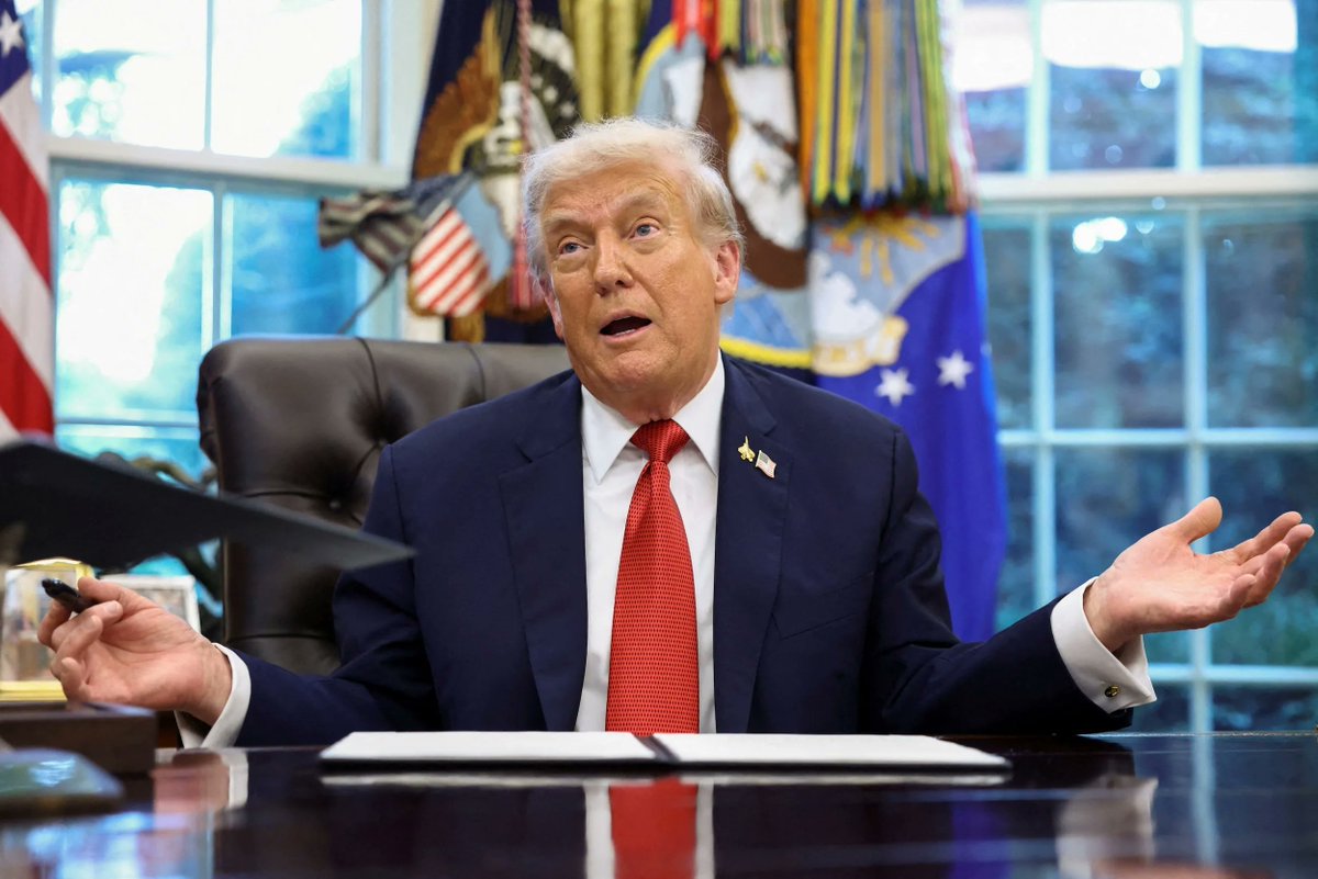 DigitizingSassy's tweet image. The Trump Administration is reportedly eyeing equity stakes in quantum-computing firms, aiming to take control of the tech shaping tomorrow. 💼💻
A bold step blending politics, innovation, and the race for digital dominance. 🚀
#TechNews #QuantumComputing #TrumpAdministration