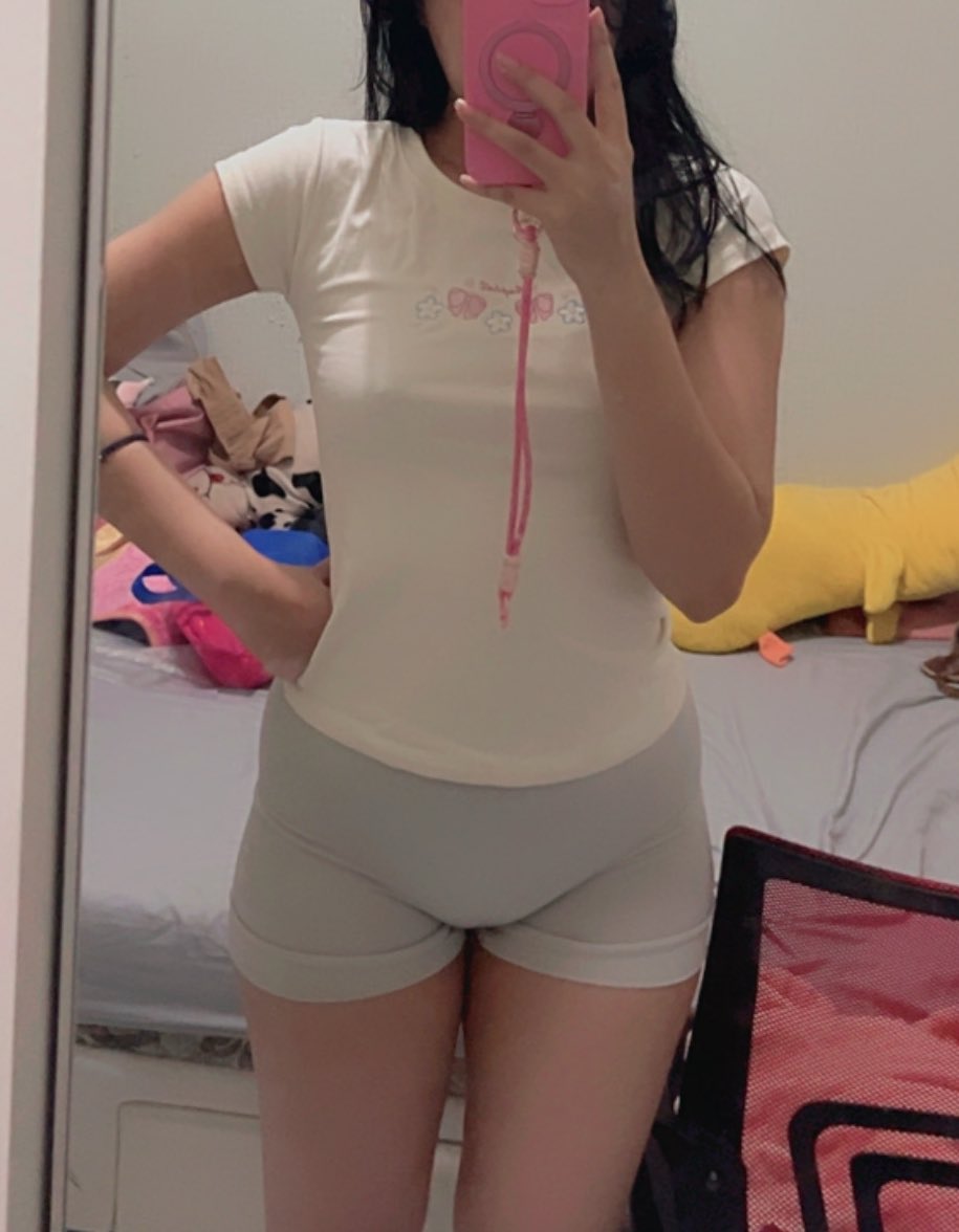 itsyourjoyy's tweet photo. outfit bobo https://t.co/jCppouEIVp