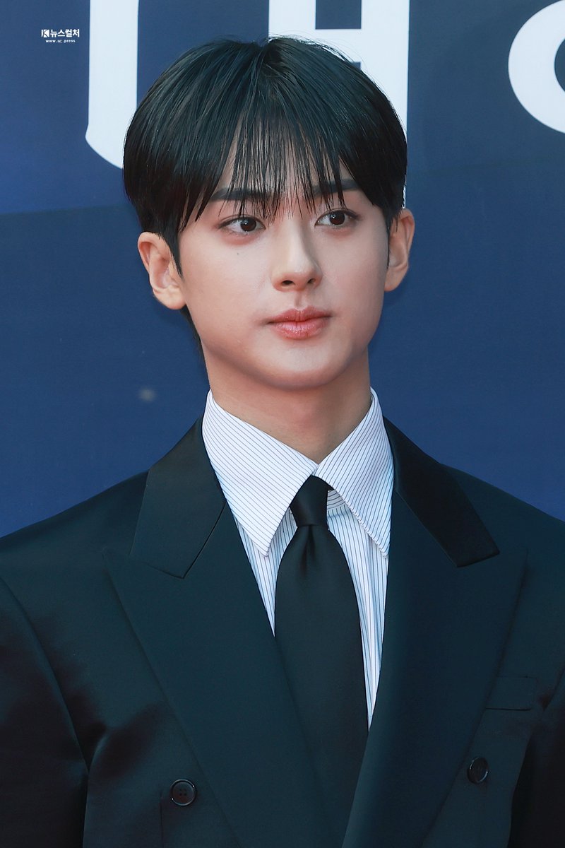 newsculture1's tweet image. 251023 대중문화예술상 레드카펫 김민규

민규야 얼른 또 만나 🥹

🔗nc.press/news/articleVi…

#김민규 #KIMMINKYU
#뉴스컬처