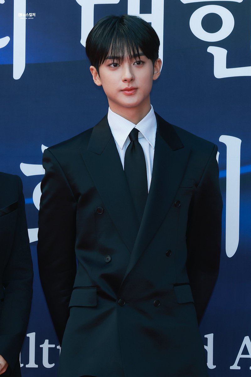 newsculture1's tweet image. 251023 대중문화예술상 레드카펫 김민규

민규야 얼른 또 만나 🥹

🔗nc.press/news/articleVi…

#김민규 #KIMMINKYU
#뉴스컬처
