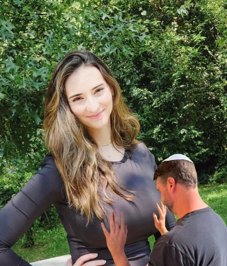 _MaydolfDripler's tweet image. To be fair if I were James, I probably would also have a moment of weakness if I was taken to the wall like this, but that's because I would be a lesser man if I were James.