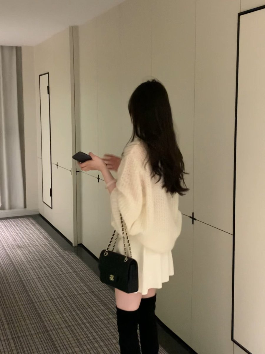 _Isabelle_o's tweet image. Chasing vibes, not deadlines ✨