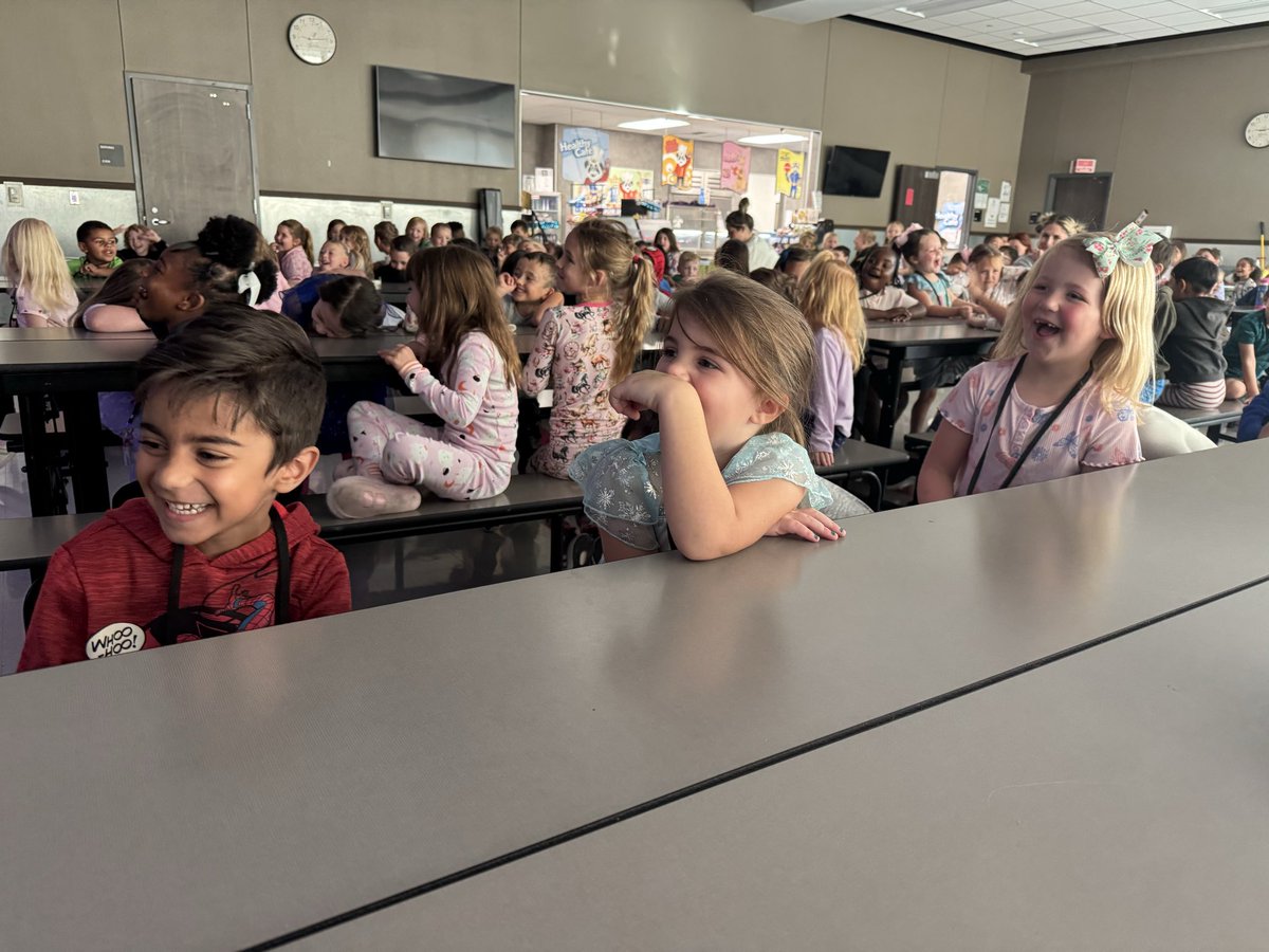Nana Puddin’ with Dennis Lee is always a hit! This year’s Flashlight Pajama Party was a blast! Thank you PTO! <a href="/NCECardinals/">North Creek Elementary</a> #NCEstrong