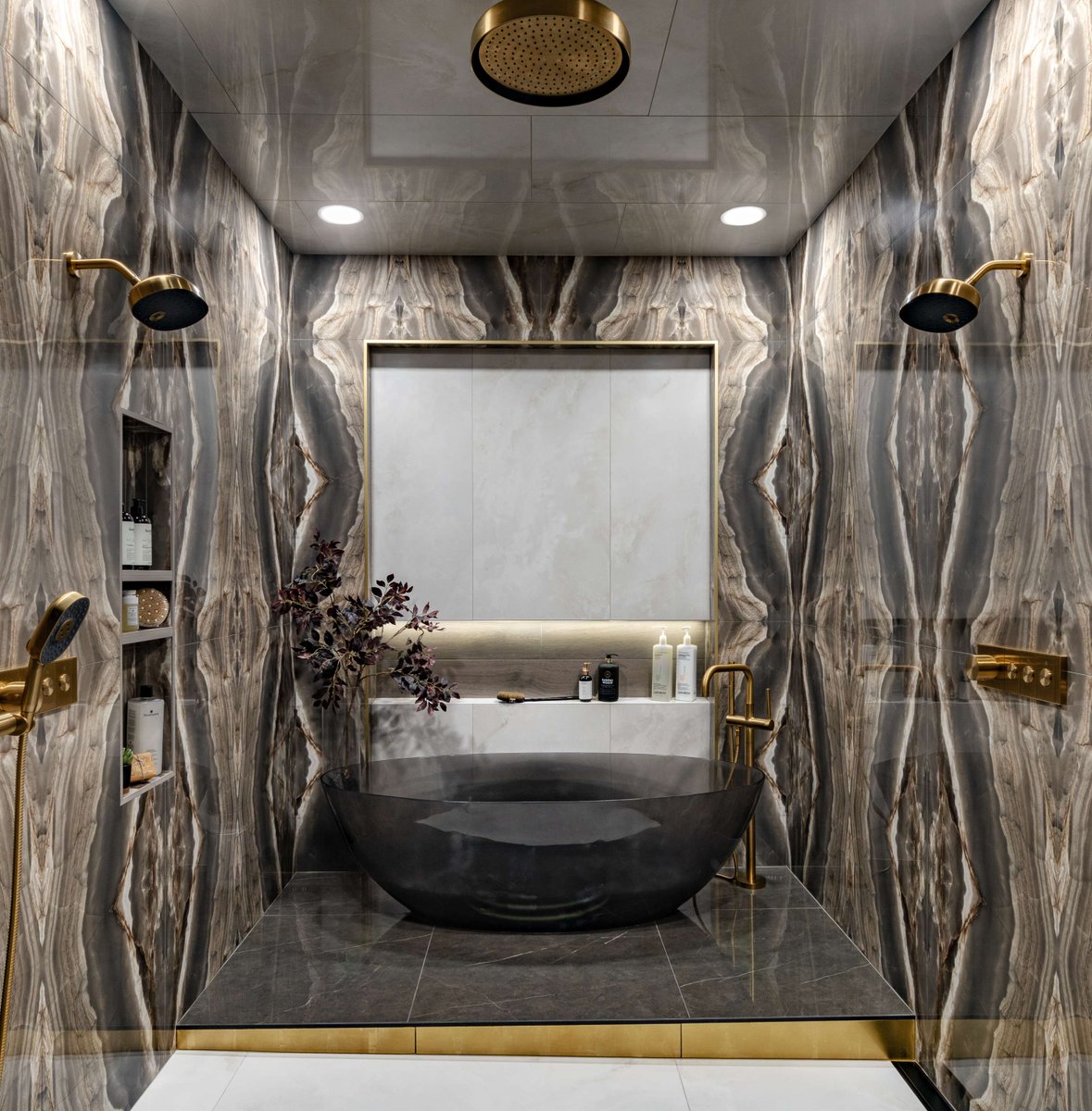 Behind closed doors, Oklahoma’s talented designers are redefining the heart of the home with kitchens and bathrooms that marry function with fashion. See more stunning projects here: okmag.com/blog/sanctuari…
📸: Sarah Baker Photography (1); David Cobb Photography (2-3)