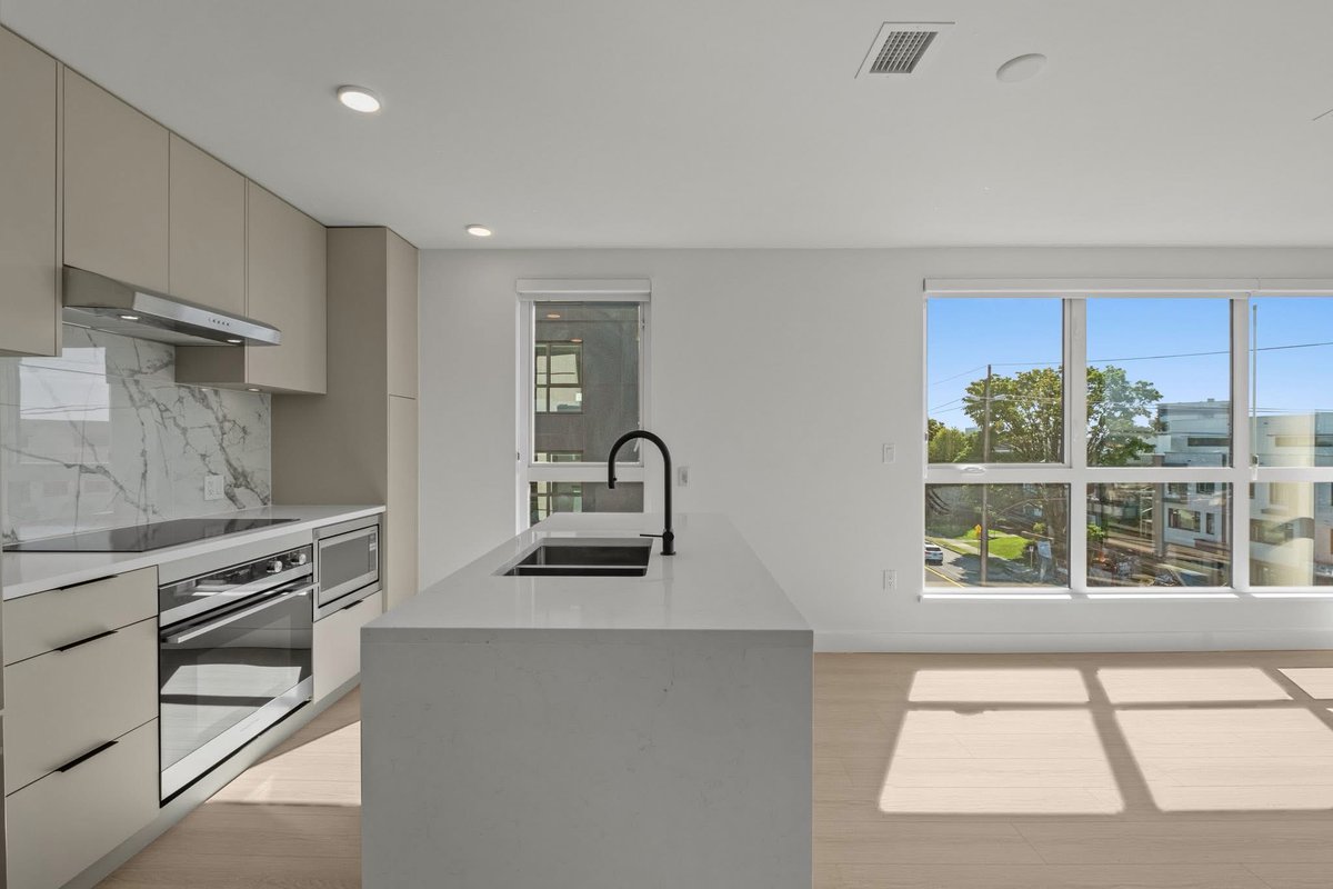 PontilloRealty's tweet photo. NEW LISTING -  Be the first to live in this brand new corner suite, showcasing southern views! ☀️ 

📍411 - 422 E 3rd Street, Lower Lonsdale
📐 2 bed, 2 bath, 829 SQ. FT.
🏡 Open House: Sunday from 2:30 - 4 PM
🔑 Offered at $1,099,000
https://t.co/Heavpozc7l https://t.co/kDLEHVgZbx