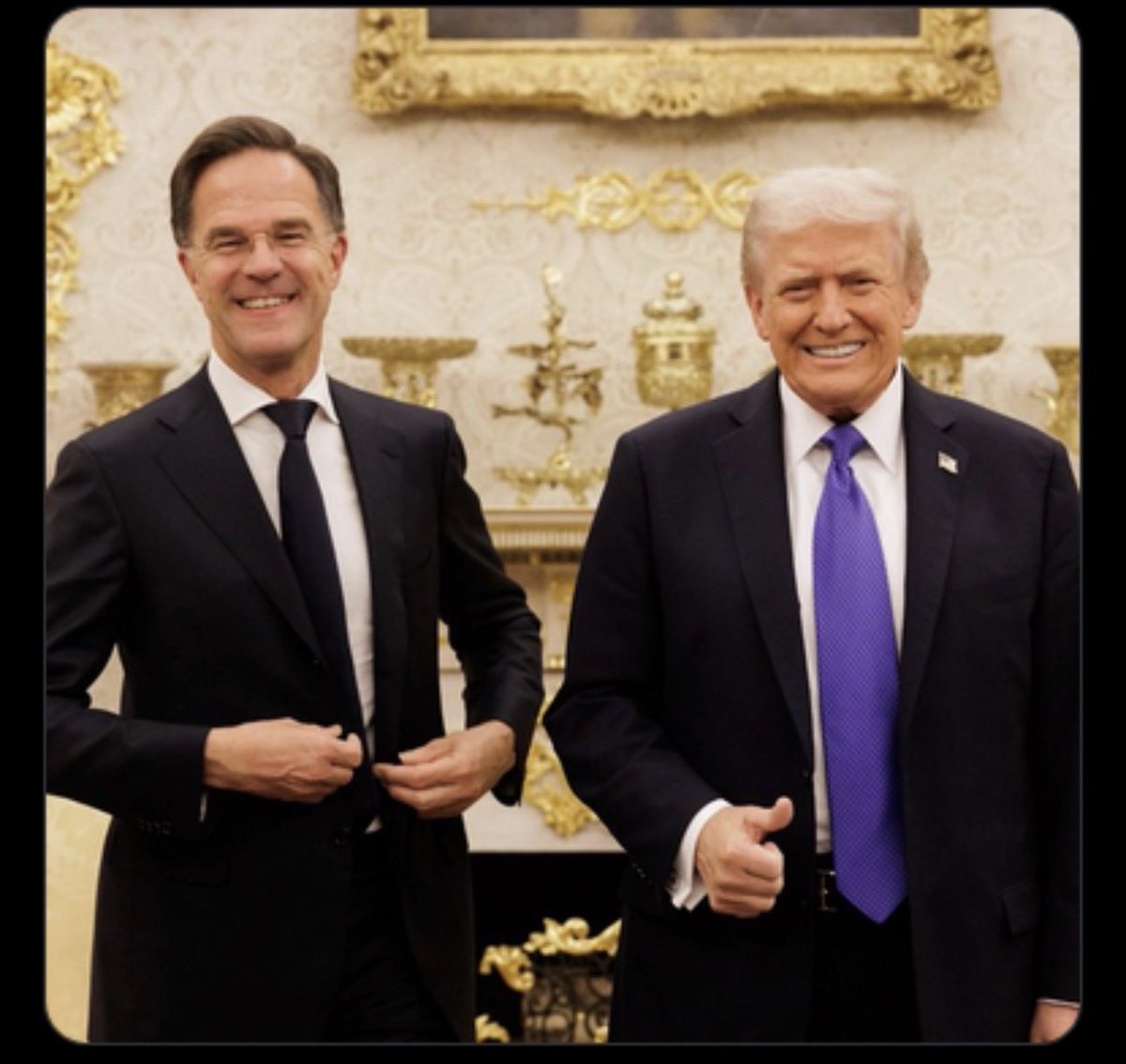 A sus pies, para lo que usía necesite, su más humilde siervo