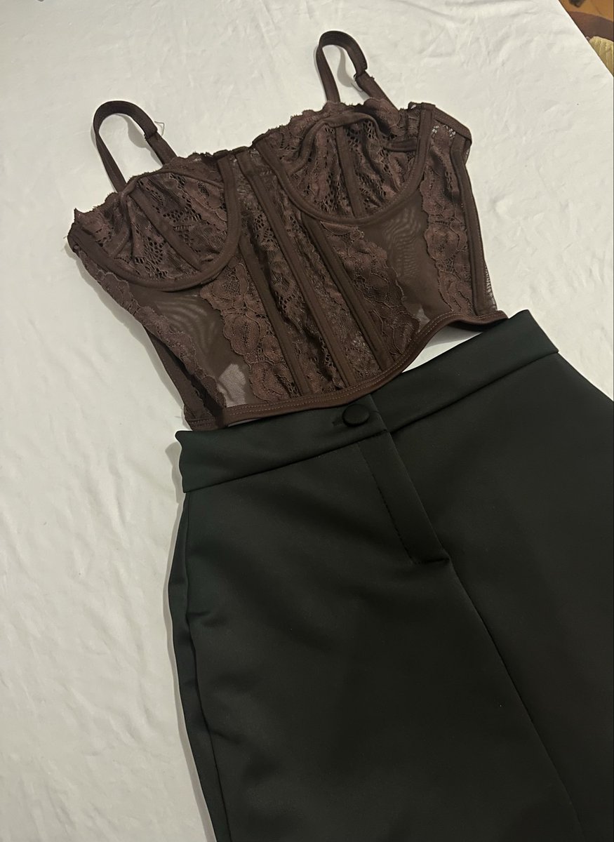 Sequent_Modas's tweet image. Conj. Short Saia + Corset  🖤🤎