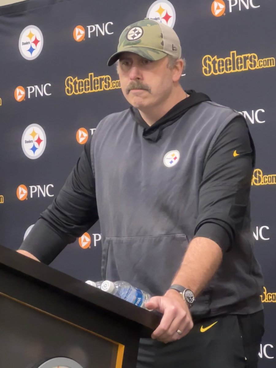 Steelers OC Arthur Smith on Aaron Rodgers this week vs. Packers: "Every day at practice, his approach to the job is why he's played at this level for 21 years which is almost mathematically impossible. You talk about an outlier." 