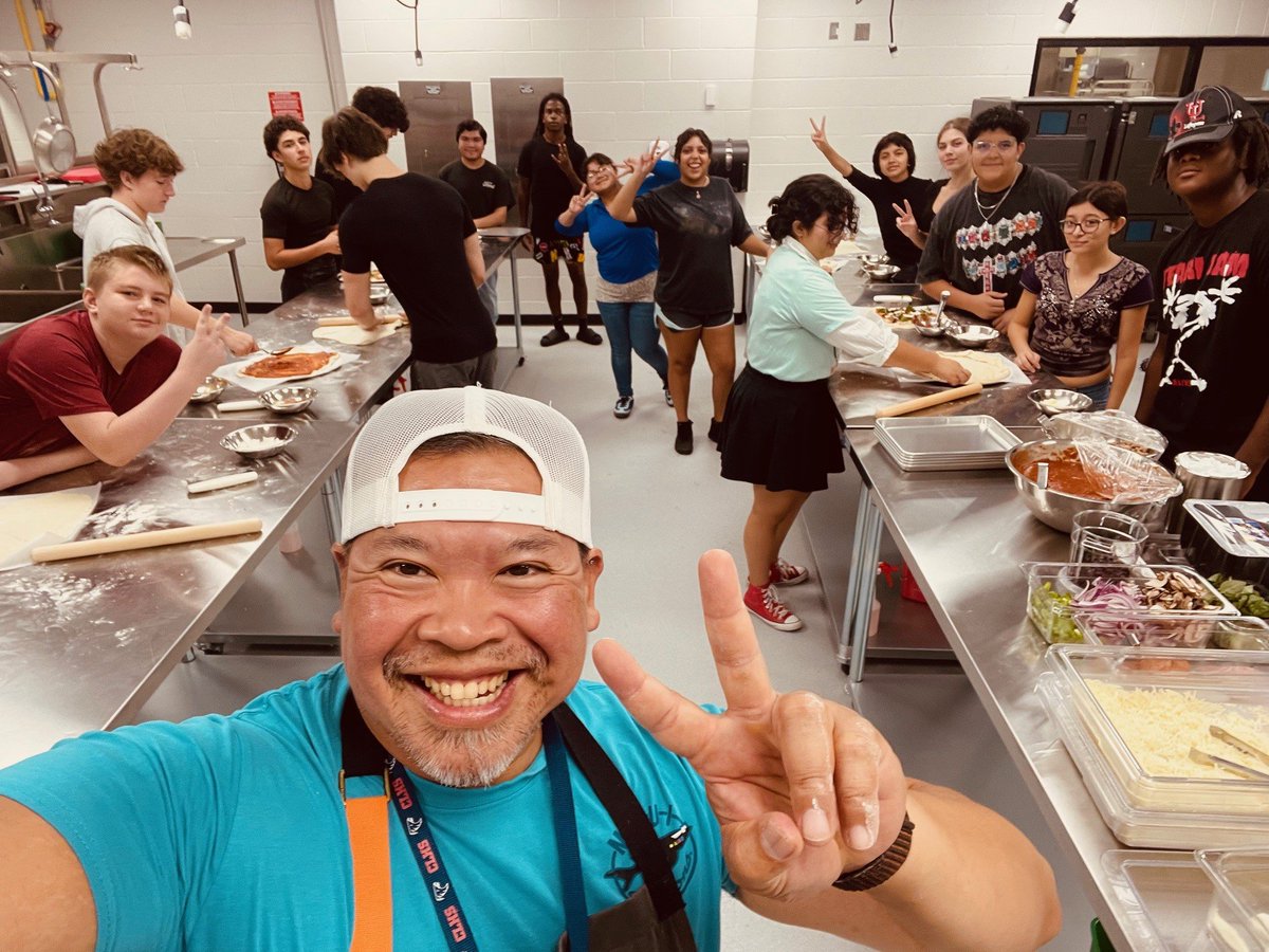 CCISD_CTE's tweet photo. The ovens are on at Feather &amp; Fork! @ClearCreekISD  CTE's newest specialty program &amp; SECOND culinary program just launched at the Learner Support Center  — students are mastering teamwork, timing &amp; from-scratch cooking. Open to all qualified students. @ClearBrookHS @Clear_LakeHS https://t.co/Xitx9DcyDX