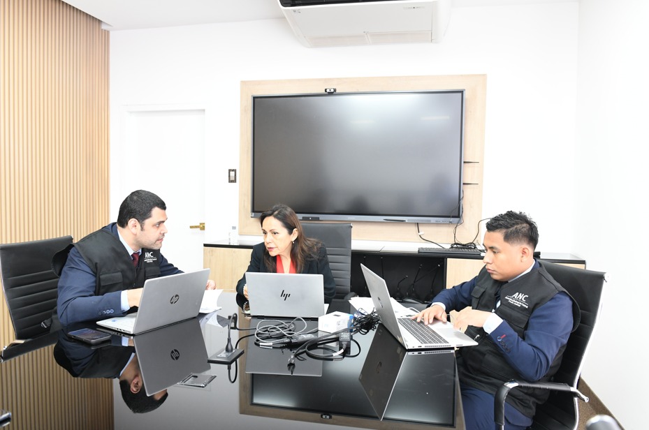ANC_PJ_Oficial's tweet photo. Jueces de la #ANCPJ cumplen su segundo día de Visita Judicial Extraordinaria en la Corte Superior de Justicia del Santa. Inspecciones simultáneas en juzgados y salas de #Chimbote, #NuevoChimbote y #Casma para verificar el desempeño funcional.
Leer: https://t.co/9HFc8kxV9X https://t.co/3kcl8x8N4s