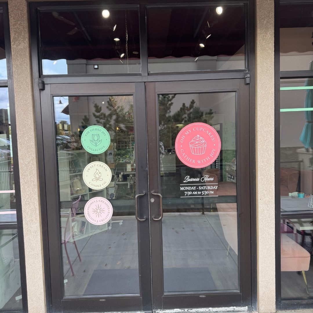 Sweet new look, same sweet treats! Our team had fun giving Oh My Cupcakes! a fresh new signage glow-up from the charming exterior window and door graphics to the hanging circle signs, flower cooler wrap, and that bright new lit face! 🧁💗