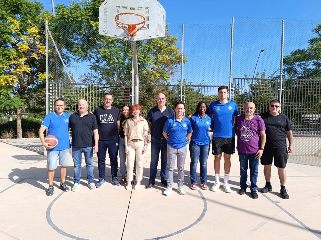 radioalicante's tweet photo. #SerDep 23/10 
⚽️Sonidos y análisis de la victoria del @cfhercules ante el @AtletiAcademia con @PabloVerdu70 
✍️Claves de la 'resurrección' blanquiazul 
🏀Proyecto Lucentum Zona Norte de @FundLucentum 
🤾‍♂️Entrevista a @andertorriko, capitán del @eonalicante 
https://t.co/vzVbc1O3iu