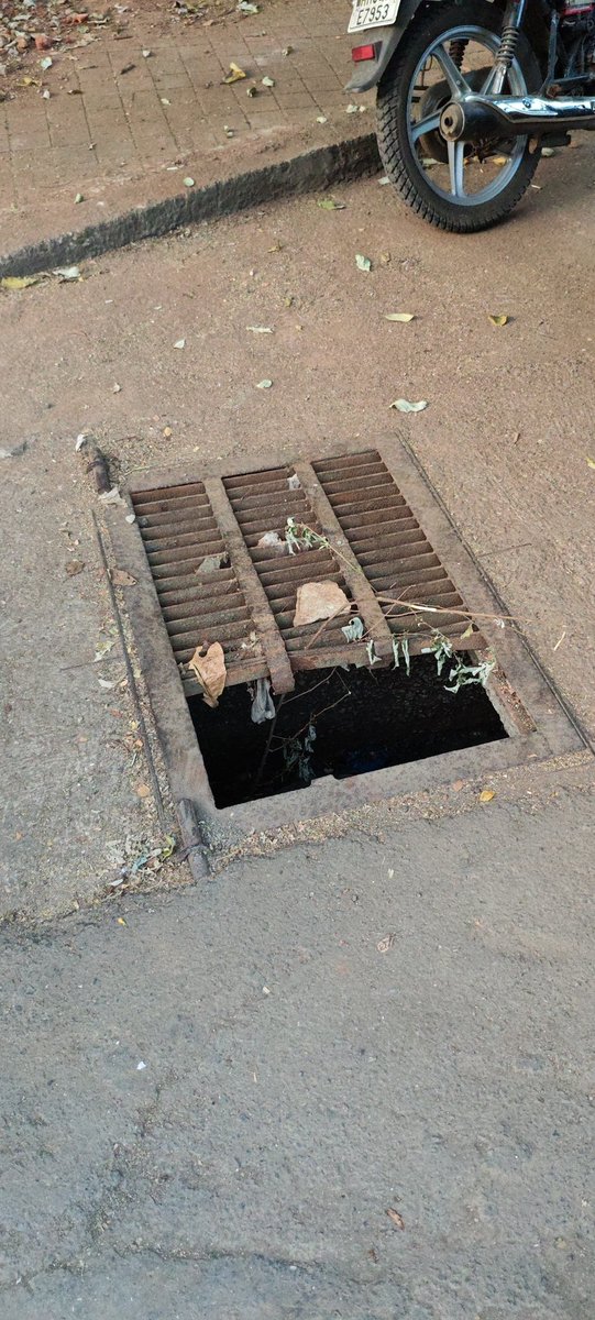 gbrconnect's tweet photo. @TMCaTweetAway this open /broken manhole may prove fatal, immediate repair/replacement requested. Happy Valley Manpada Opp. Aadharvad Senior Citizen centre. https://t.co/LZ0vUpXKzT