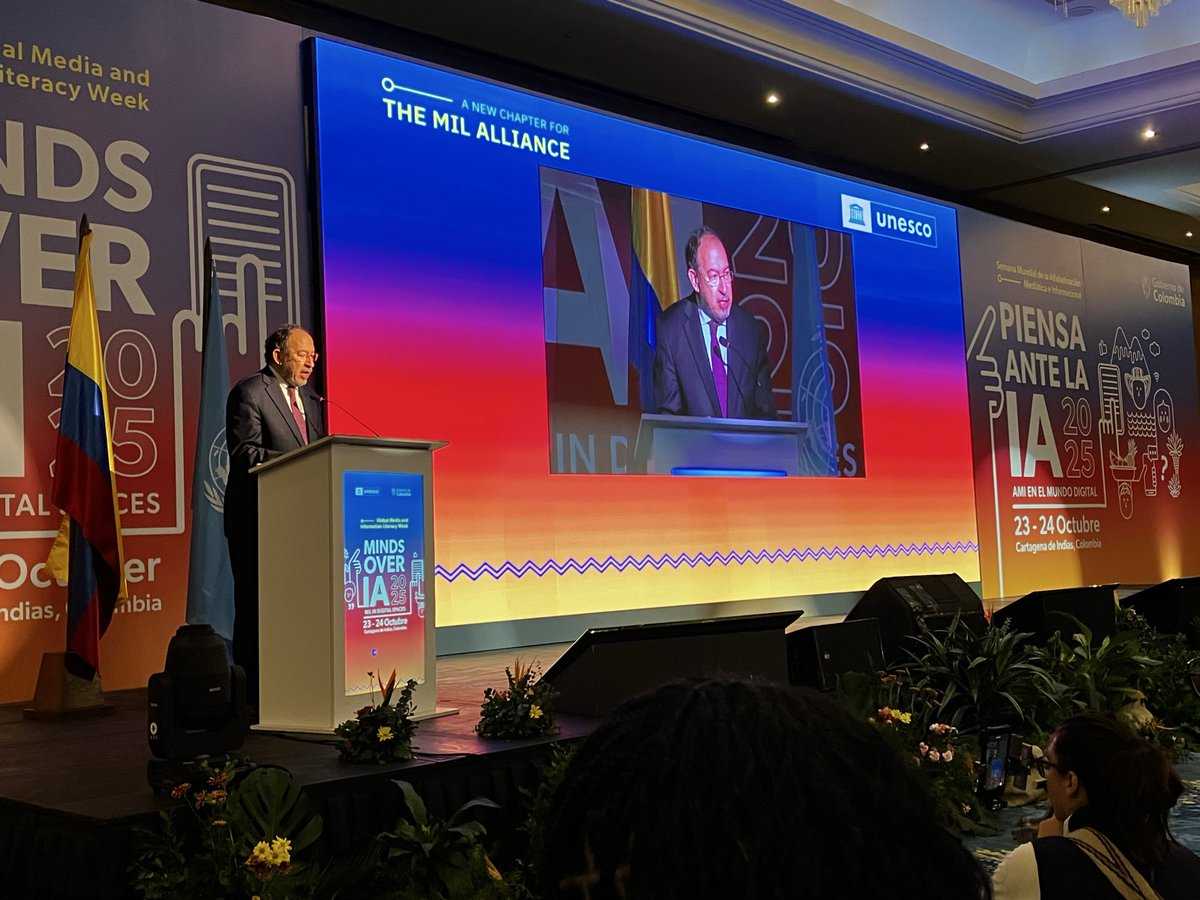 Edumedia_3's tweet image. #GlobalMILWeek2025 primer día de la semana para la alfabetización mediática e informacional en contextos digitales y de las inteligencias artificiales, organizada en Colombia por la @UNESCO @Mineducacion @Ministerio_TIC