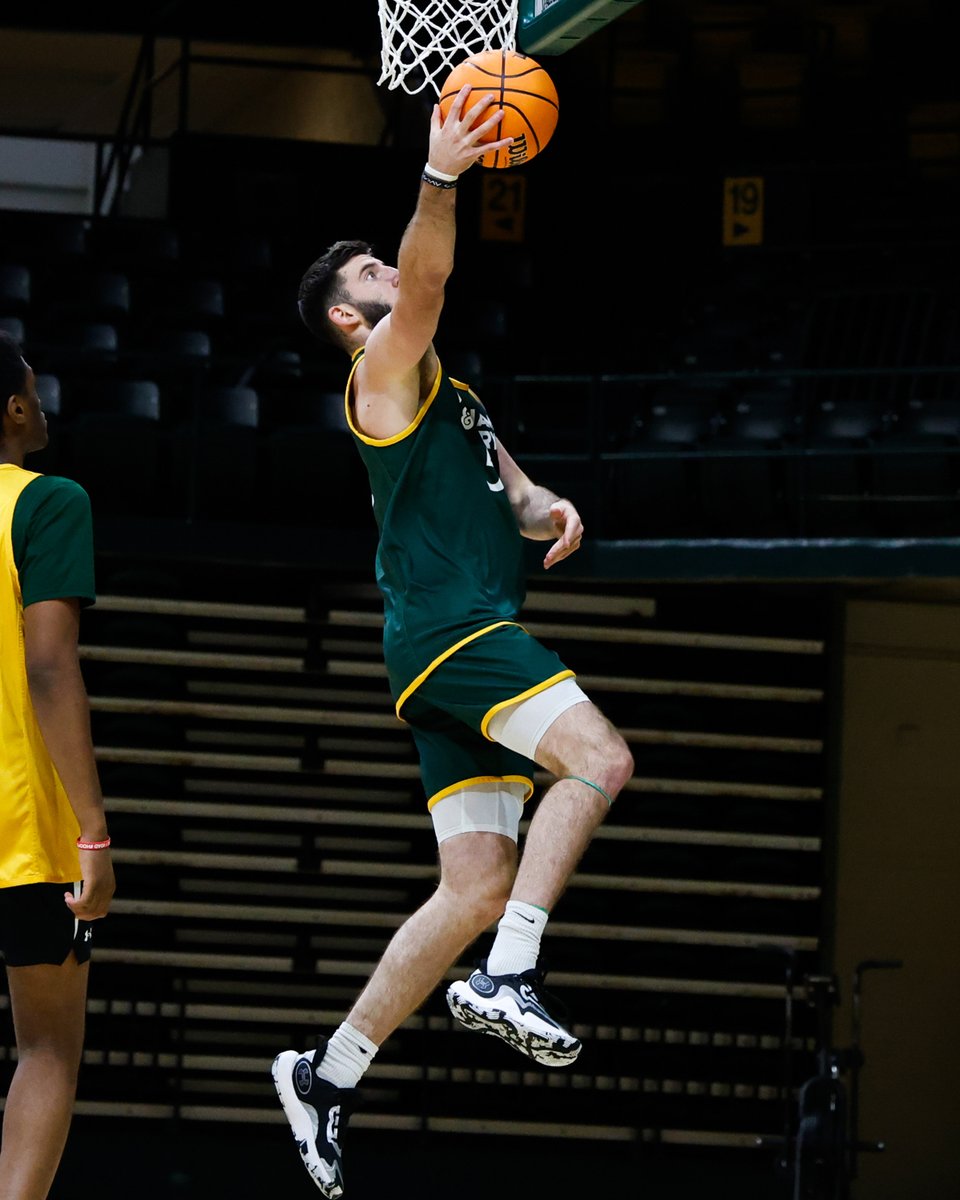 𝙂𝙚𝙩𝙩𝙞𝙣𝙜 𝙩𝙤 𝙆𝙣𝙤𝙬 <a href="/conneryethan2/">Ethan Connery</a>

Feature 📰 ➡️ go.wm.edu/jKHfvV
Favs 👍

#GoTribe