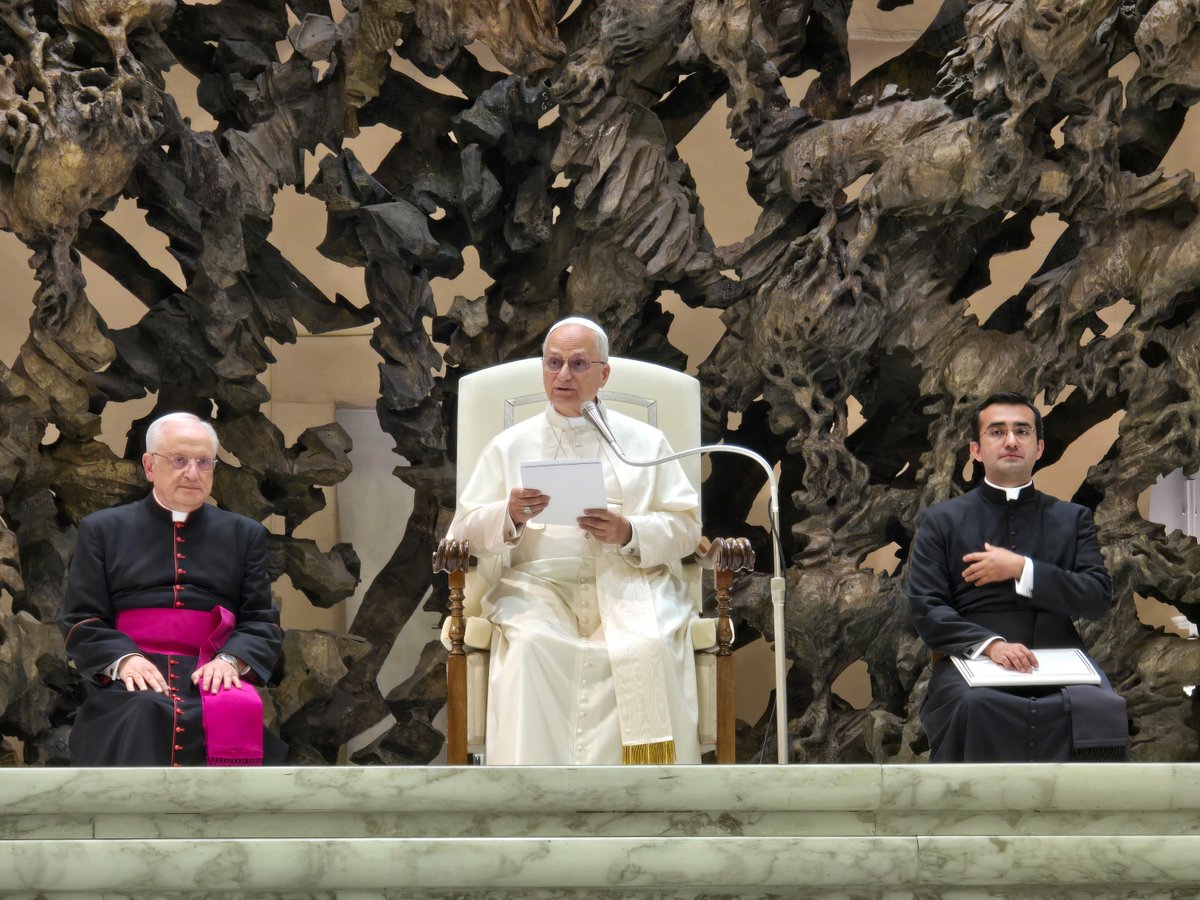 vaticanIHD_ES's tweet photo. 🤝 “La Iglesia debe estar con ustedes: una Iglesia pobre para los pobres, una Iglesia que se inclina, una Iglesia que asume riesgos, una Iglesia valiente, profética y alegre.” #PapaLeónXIV @enmovpop

https://t.co/q6zhHv1vKC https://t.co/LRg2KcU2qL