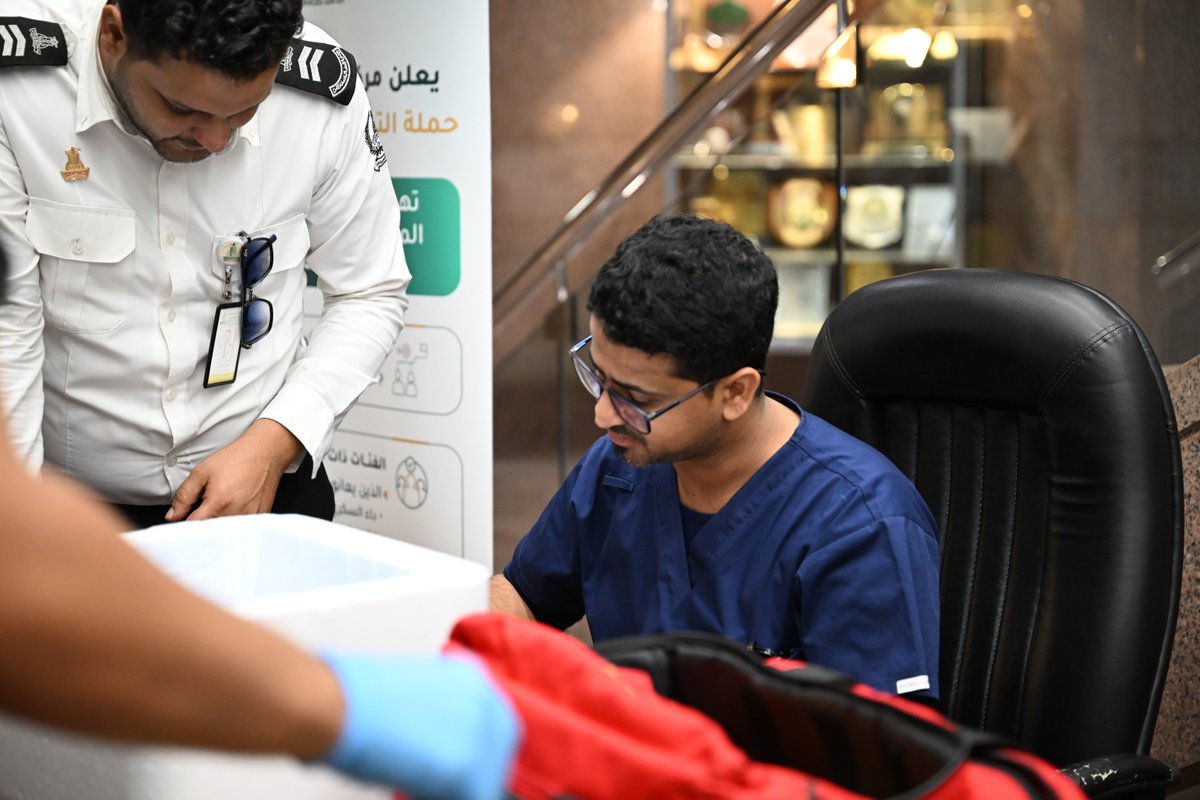 ضمن جهود #جامعة_الملك_عبدالعزيز في تعزيز صحة منسوبيها،
أطلق مركز الخدمات الطبية الجامعي حملة التطعيم ضد الإنفلونزا الموسمية للوقاية من الأمراض الموسمية والحد من انتشارها.
#الجامعة_المعززة_للصحة