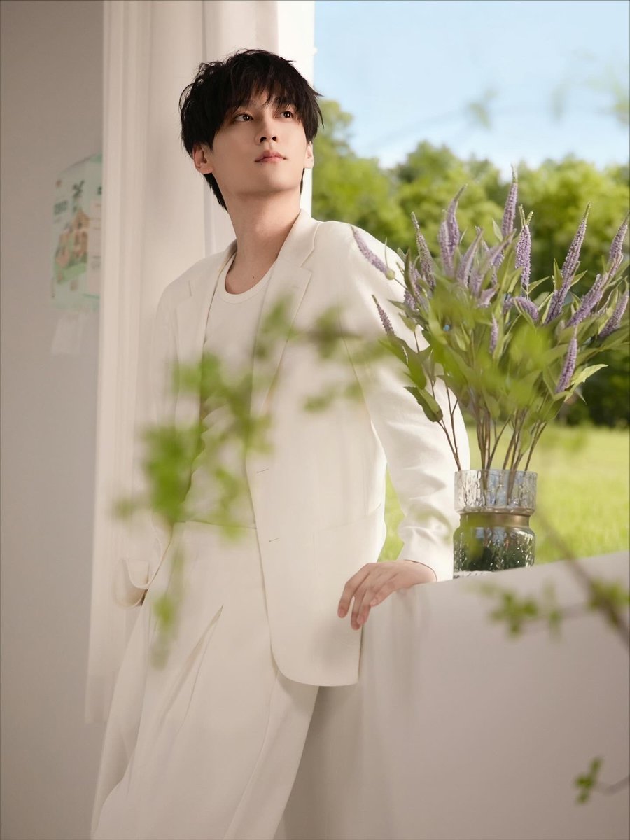 SweetCorns0714's tweet photo. BTS alert! ✨
Can’t believe someone this iconic is our TIAN XUNING
Who’s drooling already? 😍
Show your fave in the comments 💫
From Hearttex’s Weibo 10/23/2025
#TianXuning #TianZiyu #XuningWithHearttex https://t.co/I7OXFp8OoZ
