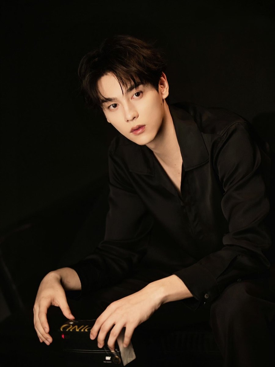 SweetCorns0714's tweet photo. BTS alert! ✨
Can’t believe someone this iconic is our TIAN XUNING
Who’s drooling already? 😍
Show your fave in the comments 💫
From Hearttex’s Weibo 10/23/2025
#TianXuning #TianZiyu #XuningWithHearttex https://t.co/I7OXFp8OoZ