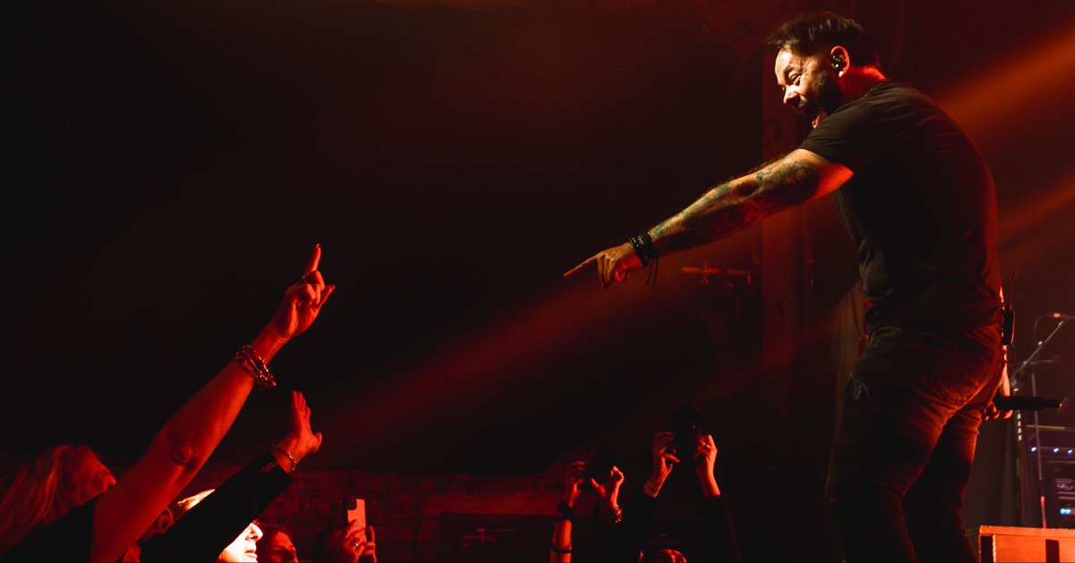 Ainsleysimages's tweet photo. 🏷️ #thosedamncrows #thosedamncrowsglasgow #thosedamncrowslive #glasgowgigs #glasgow #swg3 #photography #northenexposure #music #livemusic #artists #scotland #scottishphotographer #scottishphotography #photo #image #photoshop #lighroom #concertphoto #concertphotography https://t.co/rmY4ivlnxk