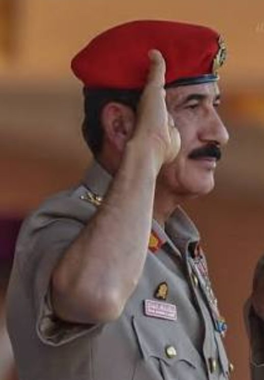 هذا أبو أيمن كما الطود شامخ
هذا الفريق أول وصي الأمانه

صان الوطن بالحب والعز راسخ
في قلوبنا (سلطان) مالي مكانه

لو فيه قلت الشعر والمدح باذخ
شخصة يزين الشعر لا الشعر زانه
لـ طارش قطن 

📸 صورةٌ لـ معالي الفريق أول سلطان بن محمد النعمانيّ