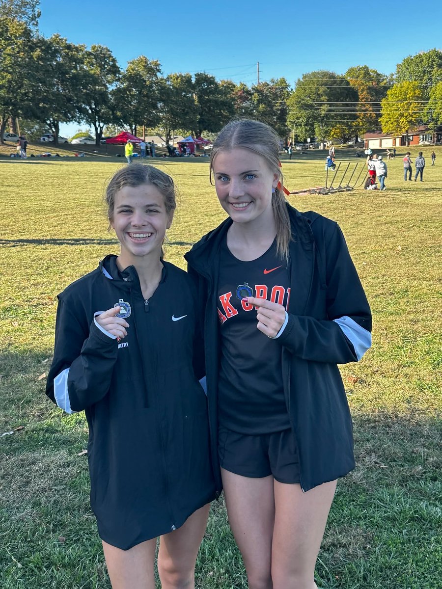 They continue to get better every day! Great job ladies keep up the great work.
Great job to the rest of the team for grinding! 

Sophia Rivers — 4th Place MRVC West
Hannah Smith — 5th Place MRVC West

 #GoPanthers ⚫🟠⚫🟠