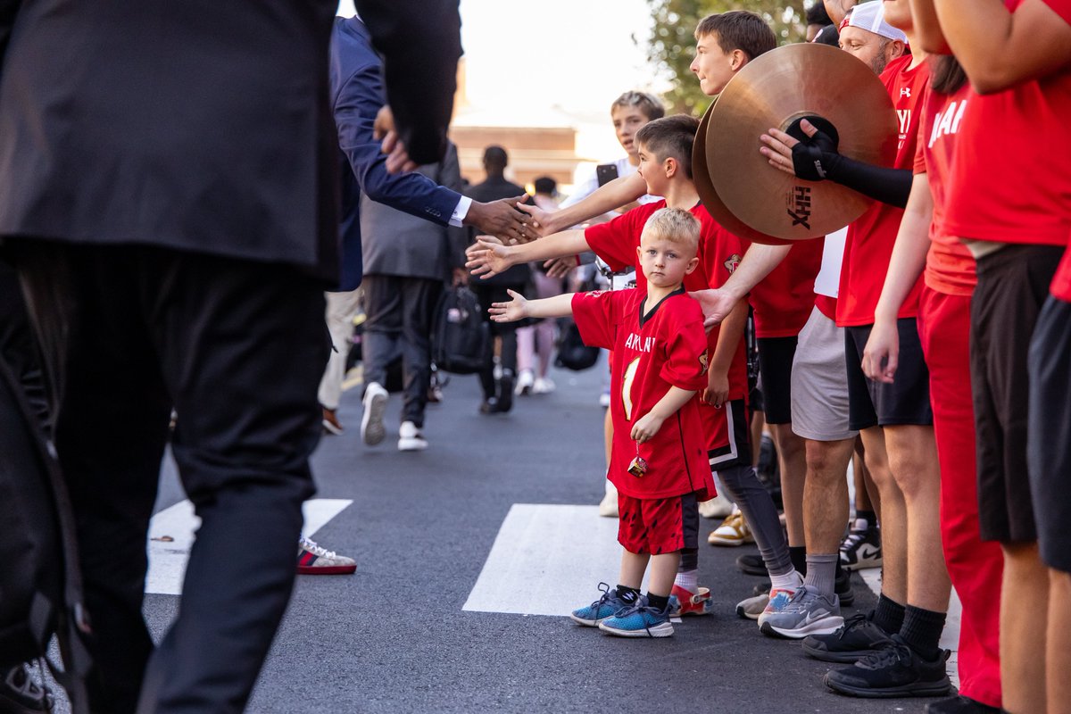 TerpsFootball's tweet photo. Bring the whole crew Nov 1 vs. Indiana ๐ข๐
Every adult ticket = 2 free kids tickets (13 & under).
Little Terps, big cheers. Enjoy kid-friendly concessions, youth activities & stroller check just steps from your seats.
๐๏ธ Start a family tradition at The Shell: https://t.co/pjccJTtXcJ