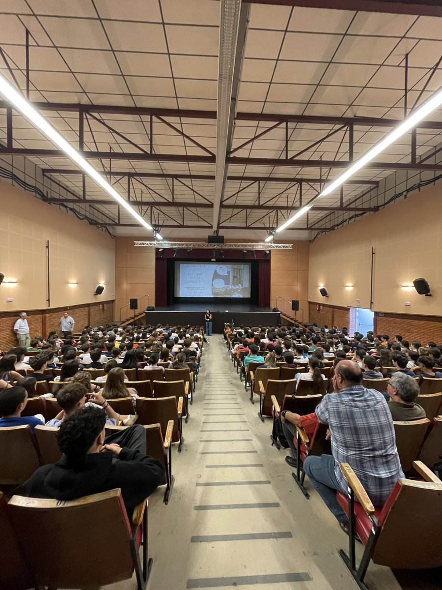 SalesianosSTRD's tweet photo. 🟢BACH | 🎓 ¿Quién dijo que los sueños no se cumplen? Irene García Lázaro, Doctora en Educación y antigua alumna, inaugura el curso escolar en esta sección y nos recuerda que con trabajo y constancia, todo es posible. ¡A por este nuevo curso! #protagonistasdelahistoria https://t.co/T55ktKhY8m