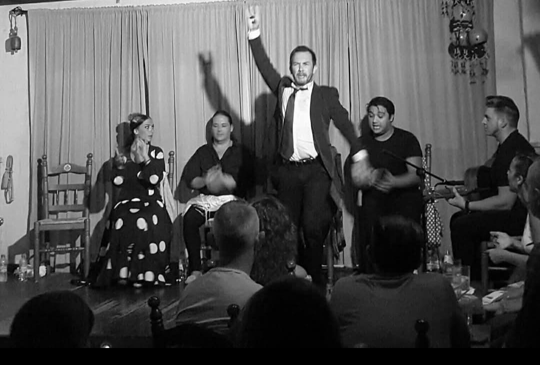 ApqRadio's tweet photo. Cristóbal Muñoz, maestro y bailaor del conservatorio superior de danza de Albacete, nos dará su visión del mundo del arte flamenco y pistas sobre su próxima estancia en Asturias. https://t.co/TE5raW4dJk