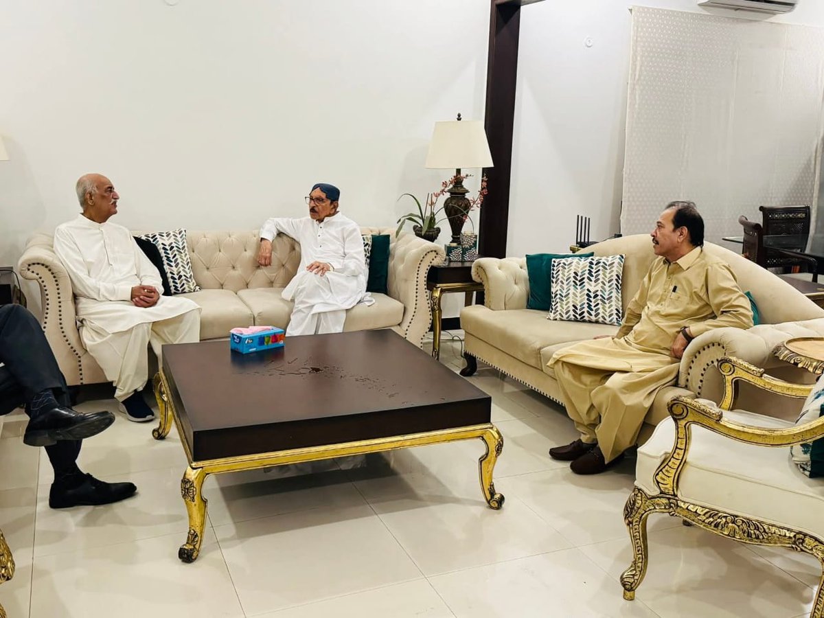Karachi: PPP Senior Leader &amp; Former Chief Minister Of Sindh Syed Qaim Ali Shah Jillani Meet With Ex Opposition Leader &amp; MNA Syed Khursheed Ahmed Shah Inquired About Health At Syed House Defence Karachi.
<a href="/ShahNafisa/">Nafisa Shah</a>