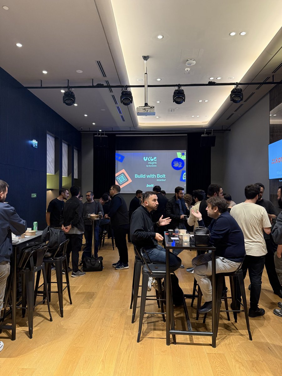 fatihguner's tweet image. Vibe Night'ın ilkini konuğumuz @oozn ile Build with Bolt (@boltdotnew) etkinliğinde yapıyoruz.

Komünite Space yine doluyor, 19.30'da başlıyoruz.