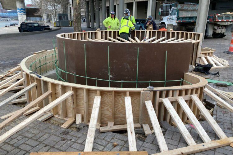 prusconstruct's tweet image. #TBT to the Tiara Bench at Yeatman’s Cove—part of the CROWN trail! 👑 Shoutout to Matt Kroell from Prus for helping bring this public art to life with solid craftsmanship. Walk by the Taylor-Southgate Bridge to check it out. #CROWNTrail #Cincinnati #PublicArt