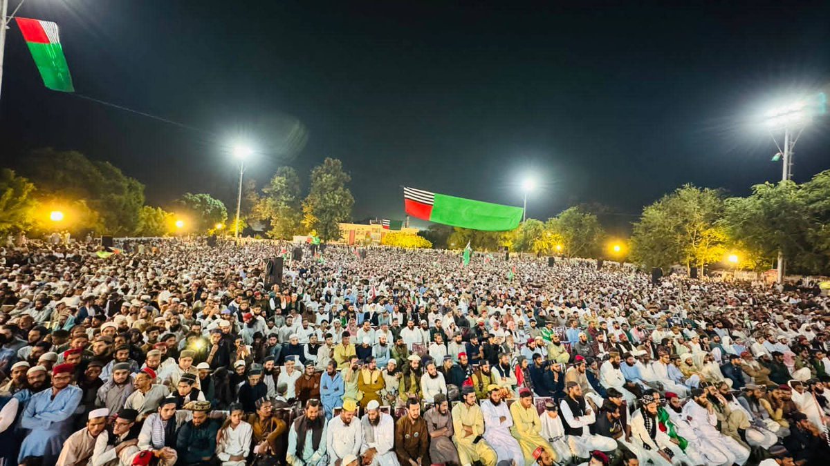 شھادتیں منزل کی رکاوٹیں نہیں 
شہداء کا خون سے انقلاب آتاہے 
غم جدائی کا ہوا کرتا ہے 
لیکن کامیابی اسی میں ہے 
الٰہی سب کی حفاظت فرمائے 
نظر بد سے بچائے
#شہدائے_اسلام_کانفرنس_اسلام_آباد 
<a href="/moavia_official/">Muhammad Moavia Azam (Official)</a> <a href="/ammarkhanyasir/">Ammar Khan Yasir</a>